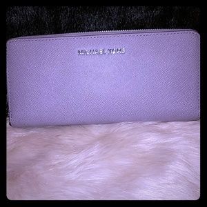 ✔💯% AUTHENTIC Michael Kors wallet